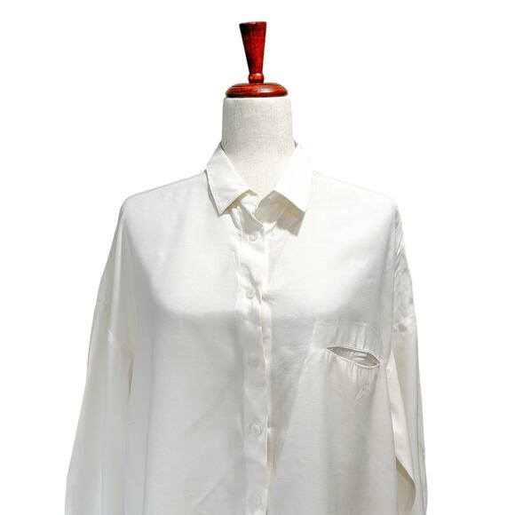 Nap Loungewear Size‎ Medium Women's Oversized Cupro Button Down Shirt in Cream - Picture 3 of 12